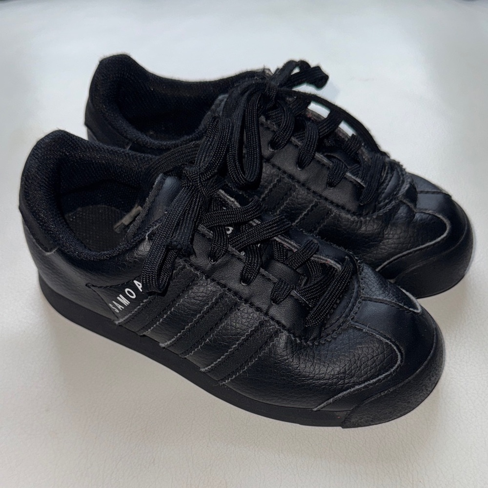 adidas Samoa Black Leather Low-Top Sneakers, size 11 kids
